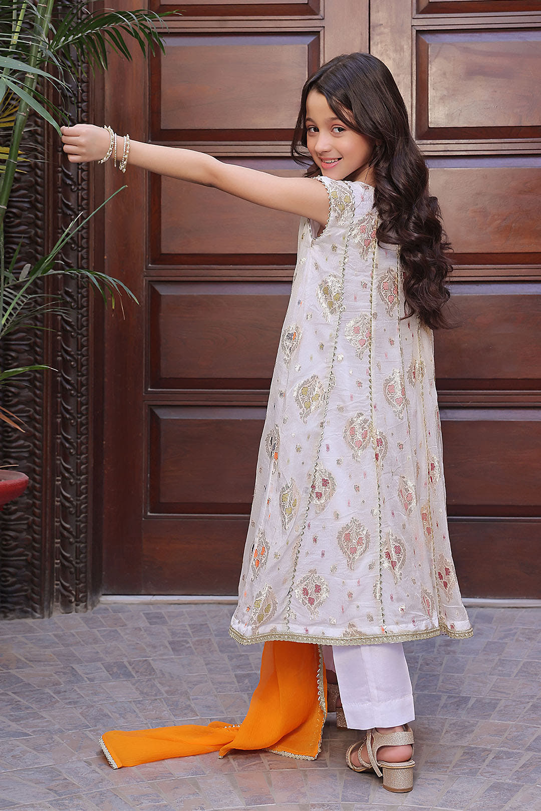 SANA'S girls 3pcs Pakistan occasion wear