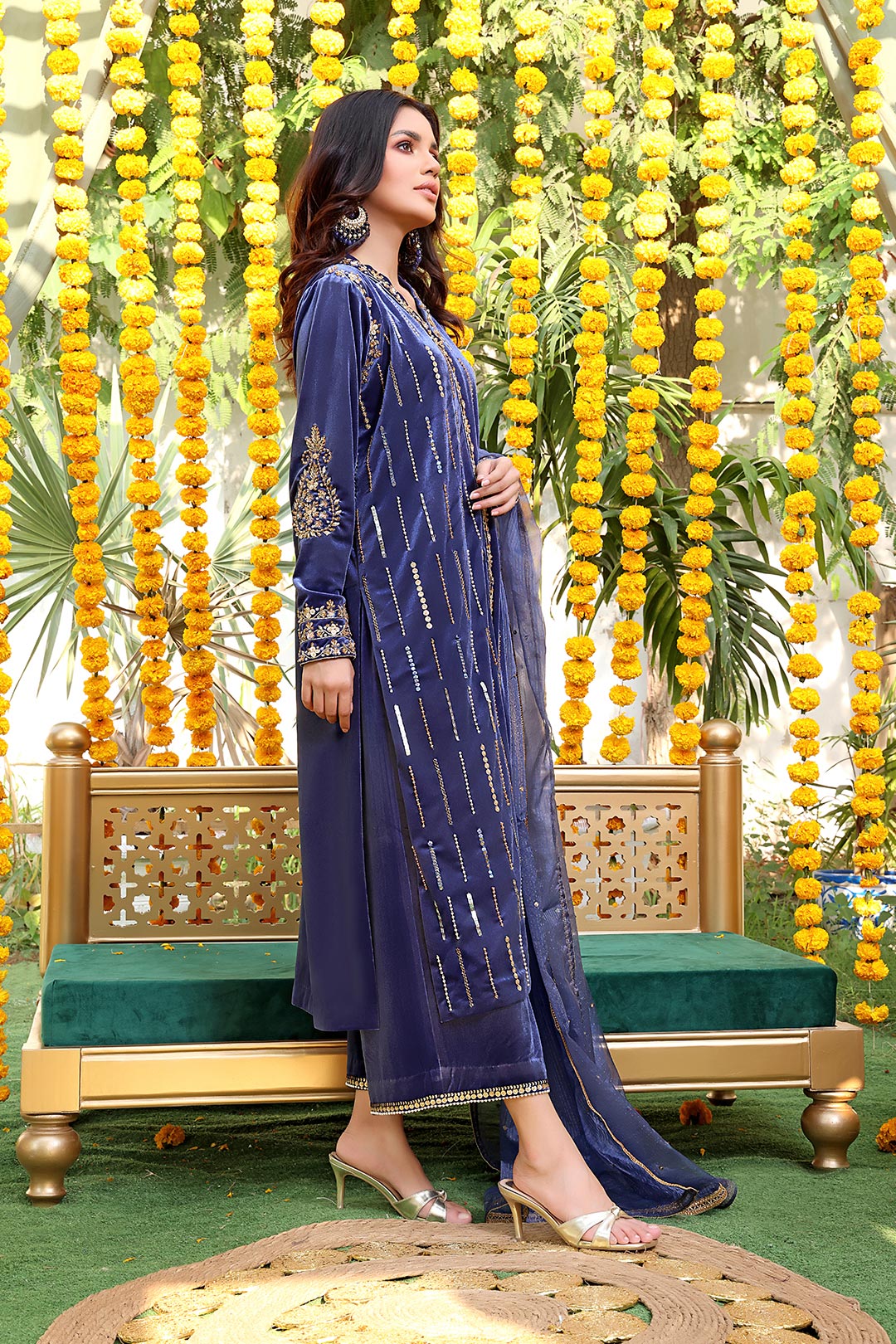 Handwork Embroidered Velvet 3pc Suit | ZEENAT | S202222