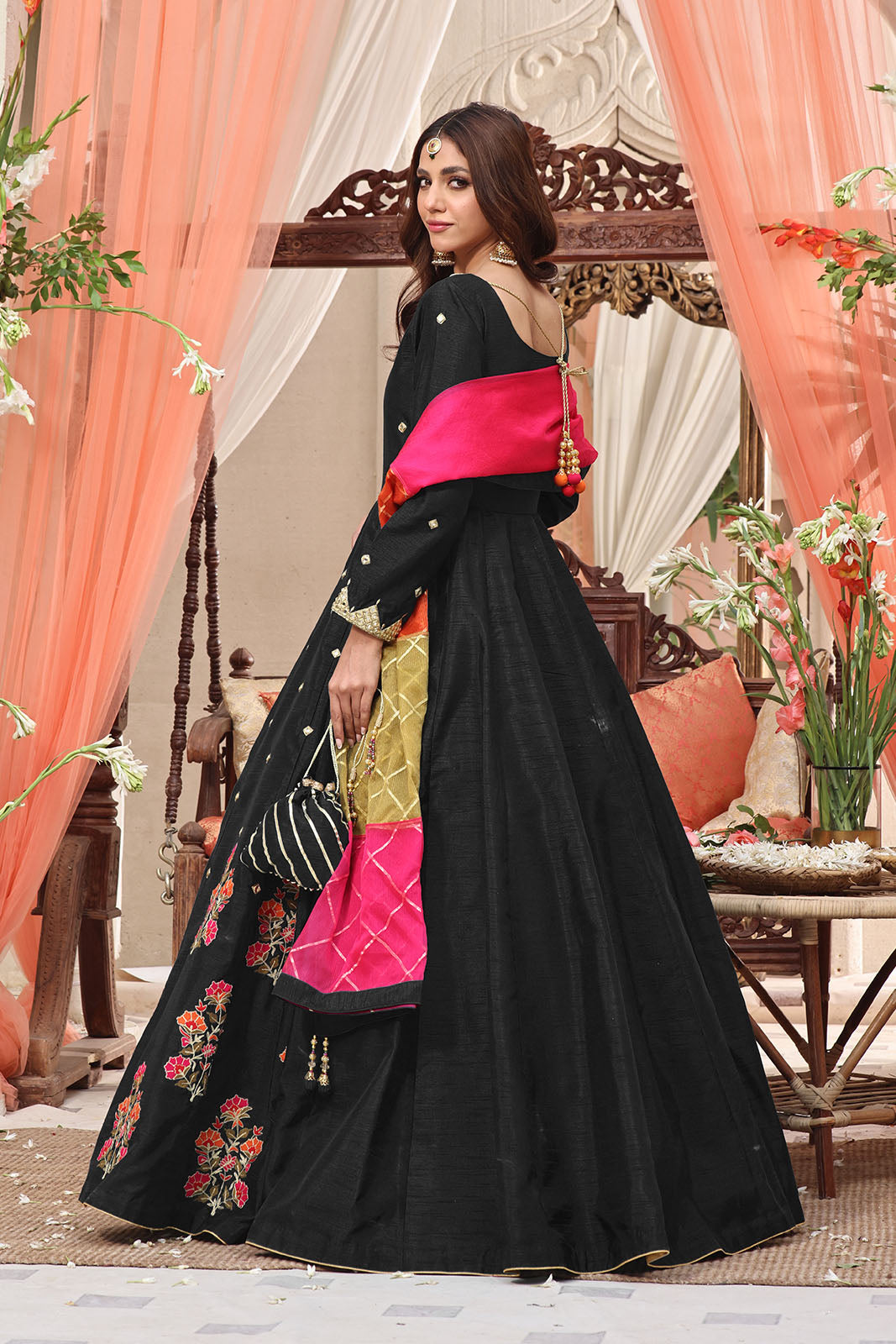 Aari Embroidered Long Maxi | SHENDI | M123240