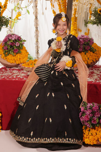 Embroidered Raw Silk Maxi | SHENDI | M3250