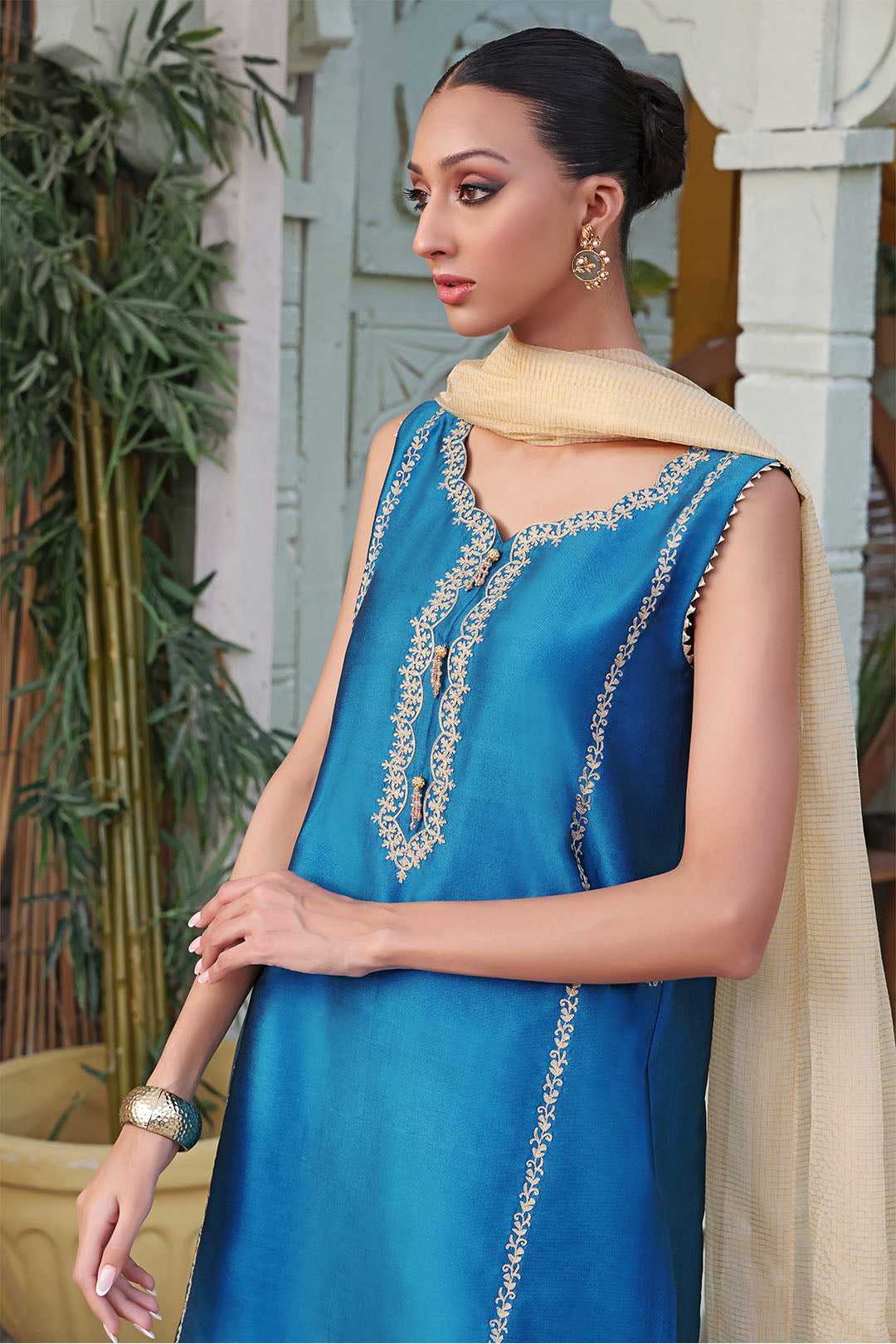 Zari Embroidered Lychee Silk 3pc Suit | TEHWAAR | S202275