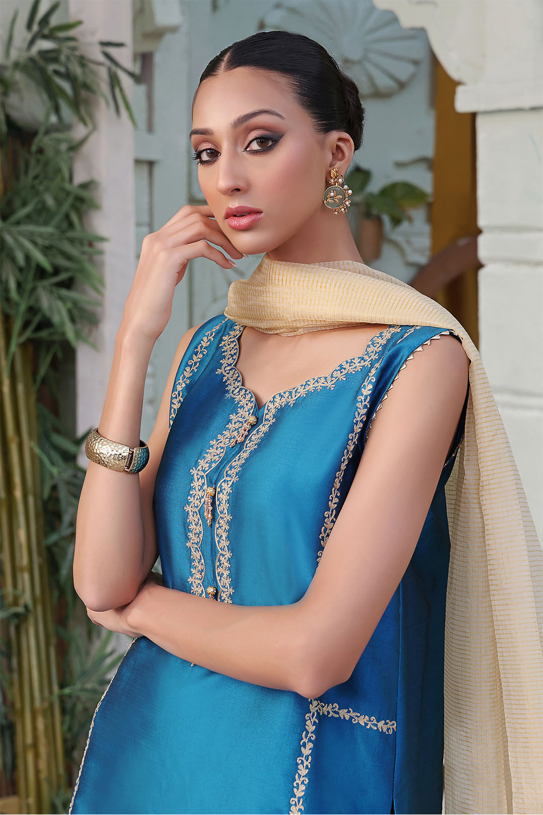 Zari Embroidered Lychee Silk 3pc Suit | TEHWAAR | S202275