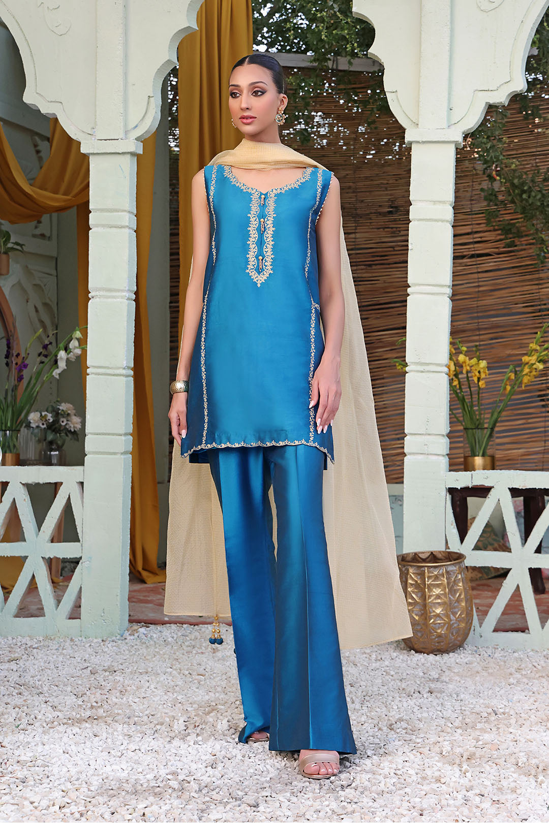 Zari Embroidered Lychee Silk 3pc Suit | TEHWAAR | S202275