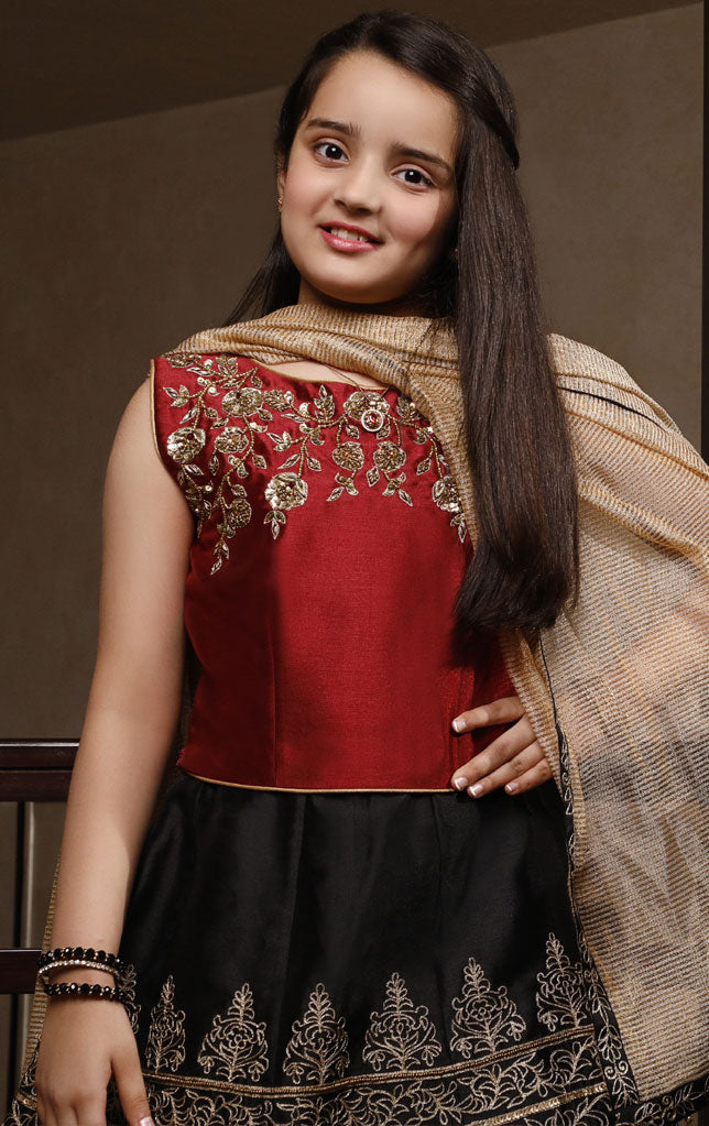 Fully Aari Embroidered Taffeta Lehenga Choli | WC1920 | L3018