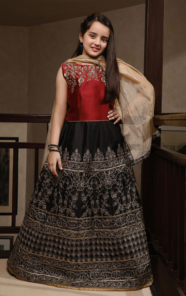 Fully Aari Embroidered Taffeta Lehenga Choli | WC1920 | L3018