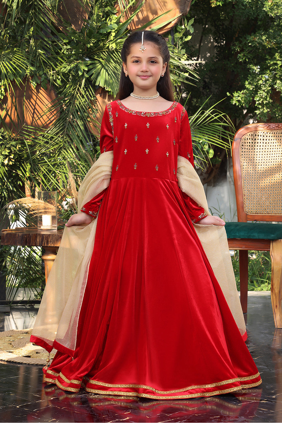 Handwork Embroidered Solid Velvet Maxi | ZEENAT | M3137